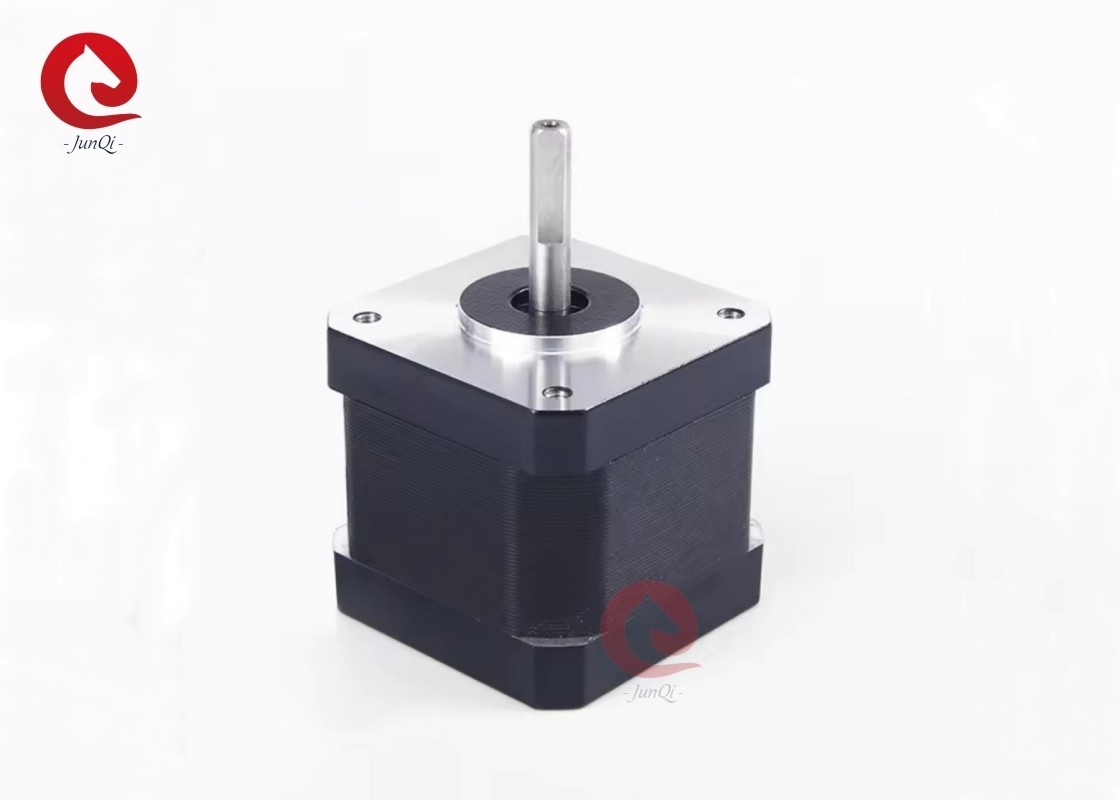 Nema17 3-चरण हाइब्रिड स्टेपर मोटर JQ423P24-0903A 24mm 0.9A 0.08N.m चिकित्सा मशीन के लिए