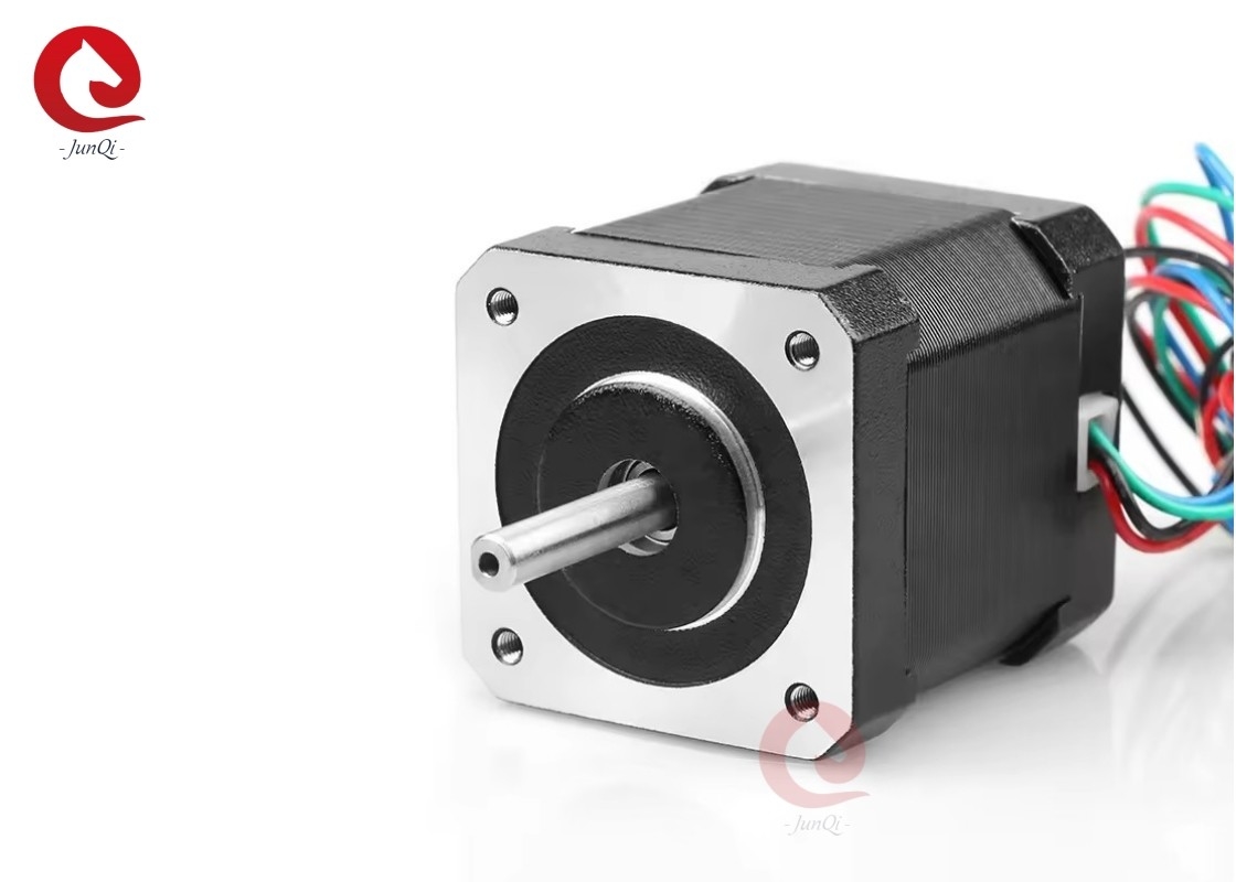 Nema17 42*47mm 0.44N.m 1.68A 2Phase 24VDC इंडस्ट्रियल मशीन के लिए हाइब्रिड स्टेपिंग मोटर